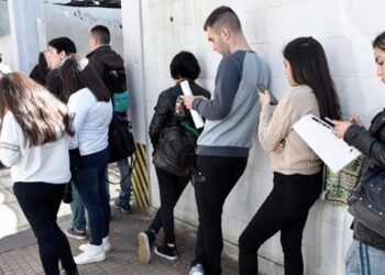 La crisis económica empuja a más santafesinos a buscar ingresos extra fuera del empleo formal
