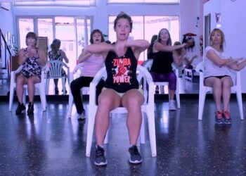 Salud y recreación: el «baile en silla» gana espacio en Rafaela como una opción sin impactoUna innovadora actividad física se desarrolla en el barrio Los Nogales, enfocada especialmente en personas con problemas de movilidad o articulares. La propuesta combina ejercicio, coordinación y un espacio social para todas las edades.