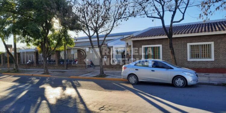 Con custoria policial y clases suspendidas: así empezó la jornada en la escuela Paul Harris