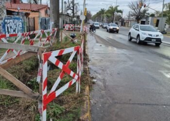 Lleva meses inundando una calle de Rafaela y vecinos reclaman por soluciones