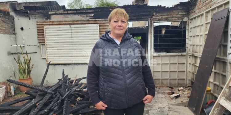 Perdió todo en un brutal incendio en Rafaela, donó lo que le sobró y ahora alerta por una estafa que circula con su nombre
