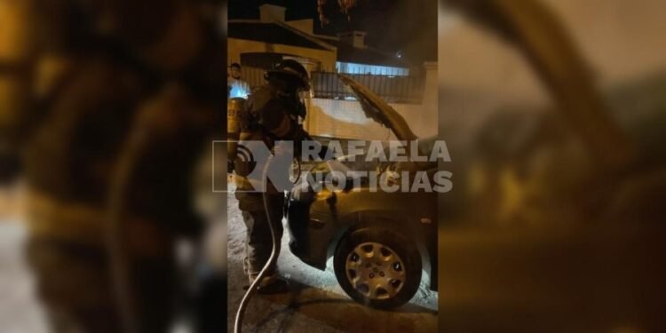 Tomó fuego un auto e intervinieron Bomberos Zapadores