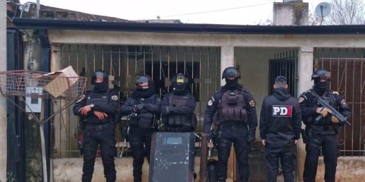 Terror en Rafaela: la encerró, la golpeó y la amenazó con un arma de fuego