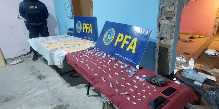 Desbaratan un búnker de drogas en Frontera: tres detenidos y secuestro de cocaína
