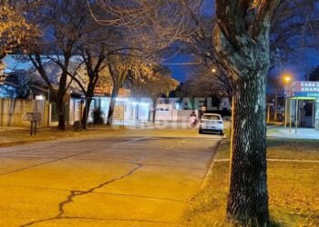 Madrugada violenta en barrio Amancay: un grupo armado emboscó a tres personas y hay alarma por un preocupante trasfondo