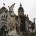 Fue a visitar la tumba de su abuelo y se encontró con una dolorosa sorpresa