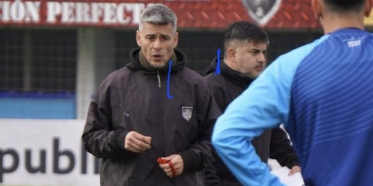 Tras la derrota del sábado, Iván Juárez dejó de ser el DT de Atlético