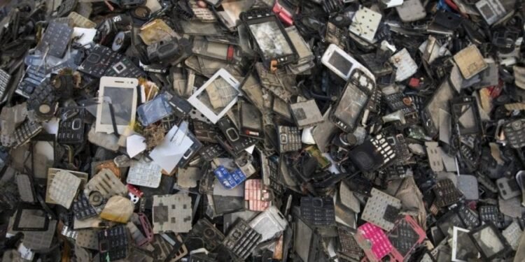 Presentan un proyecto de ley para prohibir la obsolescencia programada y garantizar el derecho a reparar