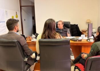 Empezar de abajo y pensar en grande: concejales visitaron Induquimika, una empresa que es ejemplo en Rafaela