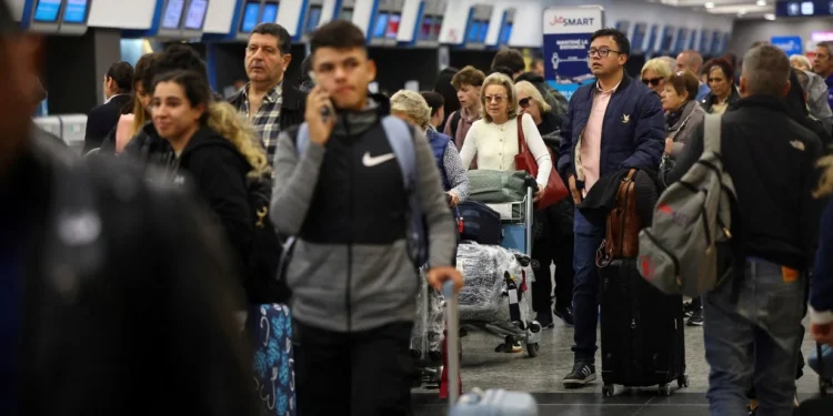 El intercambio turístico mantuvo un déficit millonario en el primer semestre