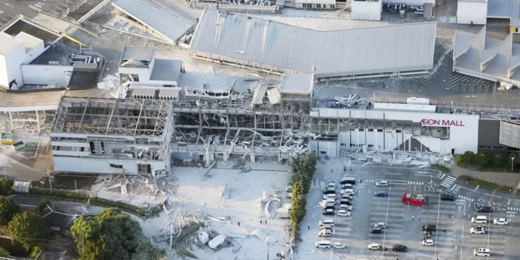 Provocó derrumbes Fuerte sismo de 7,1 en Japón: hay heridos, daños y alerta de tsunami