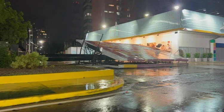 Otro golpe a Venezuela Una onda tropical azotó Maracaibo con lluvias, vientos y cortes masivos de energía