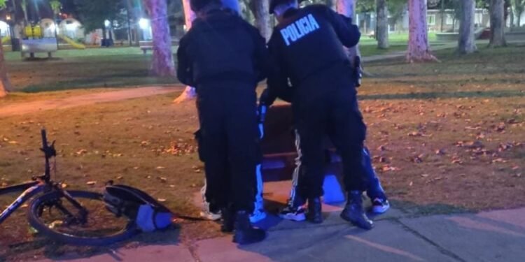 Operativo de saturación en tres barrios de Rafaela: identificaron a 17 personas y controlaron 16 vehículos