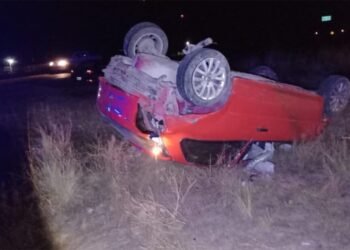 Insólito: Dejó el auto en el mecánico y horas más tarde apareció volcado y destruido