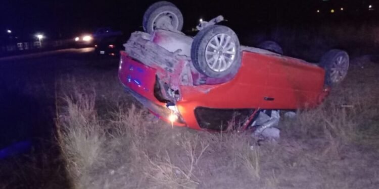 Insólito: Dejó el auto en el mecánico y horas más tarde apareció volcado y destruido