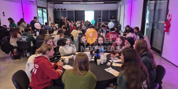 Más de 60 estudiantes participaron del encuentro de cooperativas escolares
