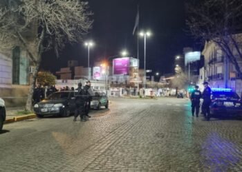 Luego de los festejos, hubo ladrillazos, botellazos, balas de goma y corridas en el centro: cinco detenidos