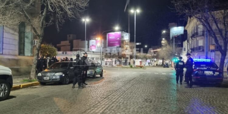 Luego de los festejos, hubo ladrillazos, botellazos, balas de goma y corridas en el centro: cinco detenidos