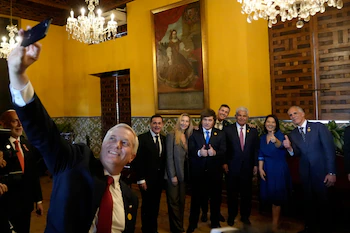 El presidente Javier Milei junto a Keiko Fujimori y mandatarios de derecha en la región