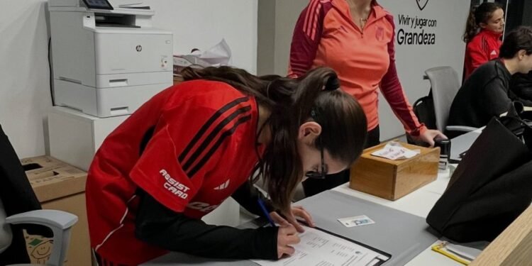 Joaquina Benitendi firmó con River Plate y dio un paso histórico en su carrera: «Hoy cumplo un sueño»