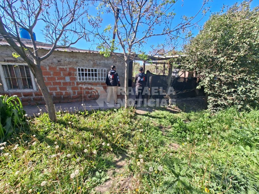 Otra casa allanada.
