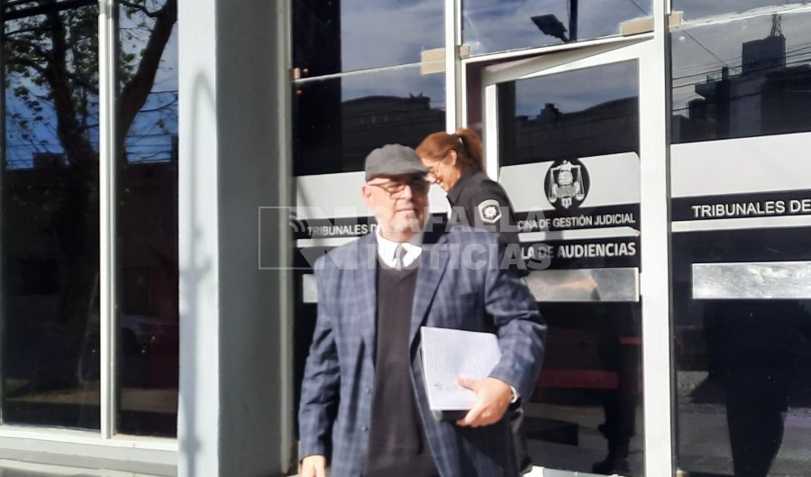 Farìas Demaldé saliendo de Tribunales.