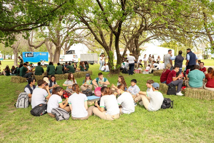 Cientos de alumnos de establecimientos de la región pasan por la Experimental Rafaela del INTA.
