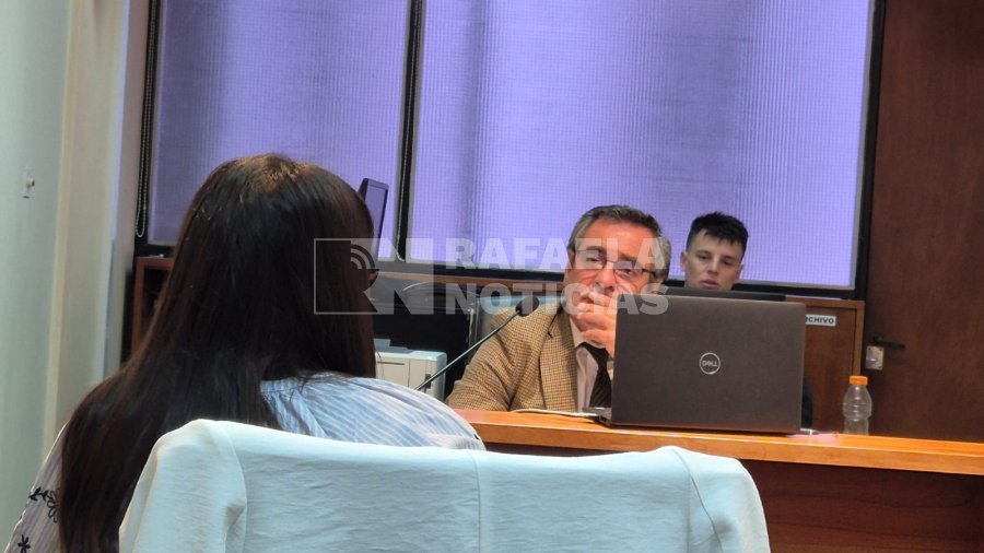 Juez Bottero escuchando a la fiscal Baños.
