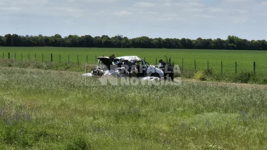 La camioneta quedó muy lejos de la calzada de la ruta.