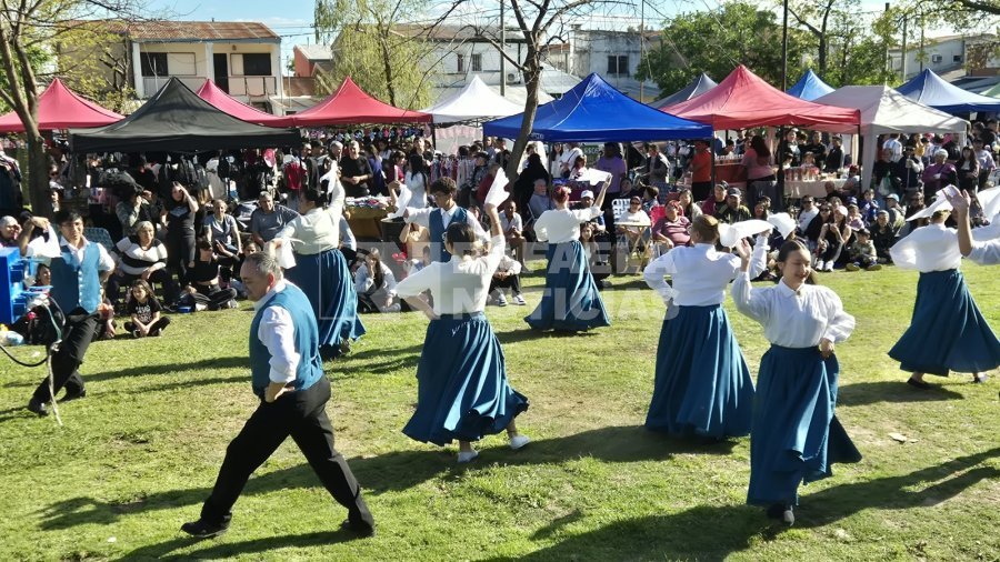 Danzas y ritmos folclóricos en la tarde del Fátima.